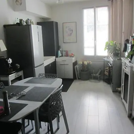 Chez Annie D'hote Homestay *